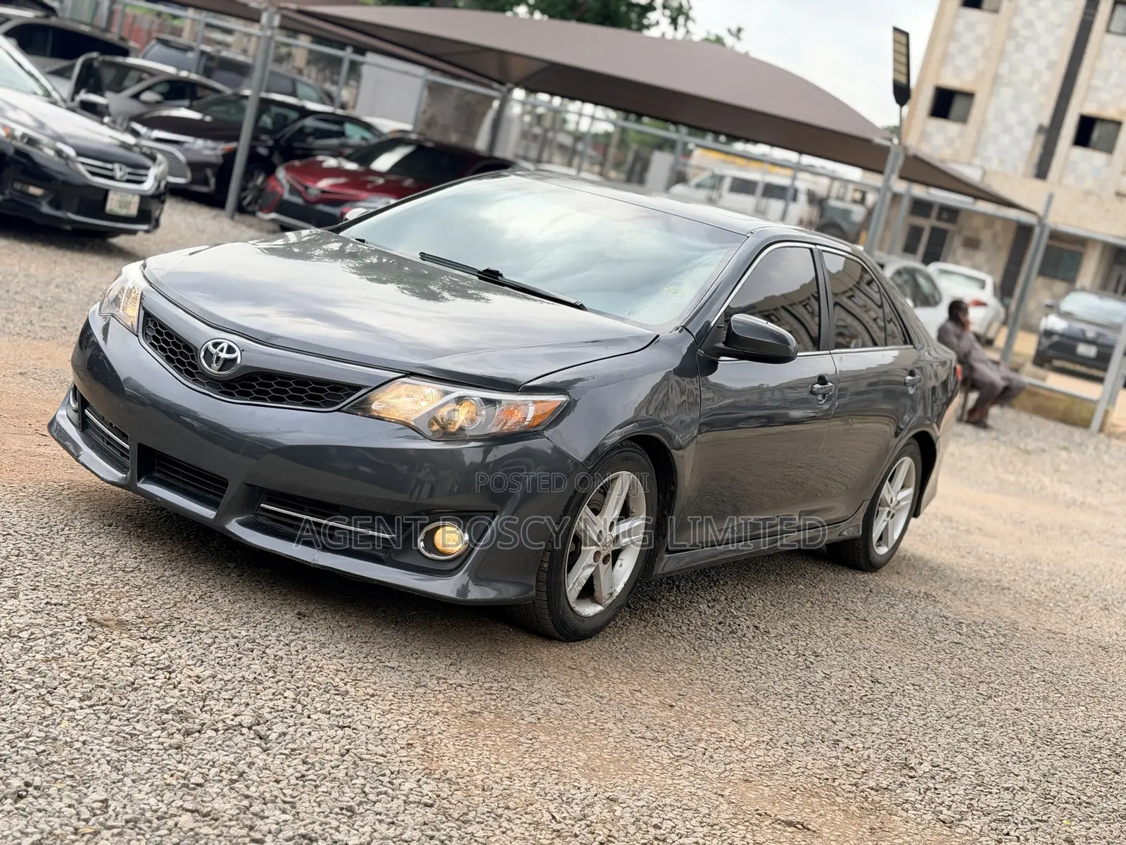 Toyota Camry SE 4dr Sedan (2.5L 4cyl 6A) 2012 Gray