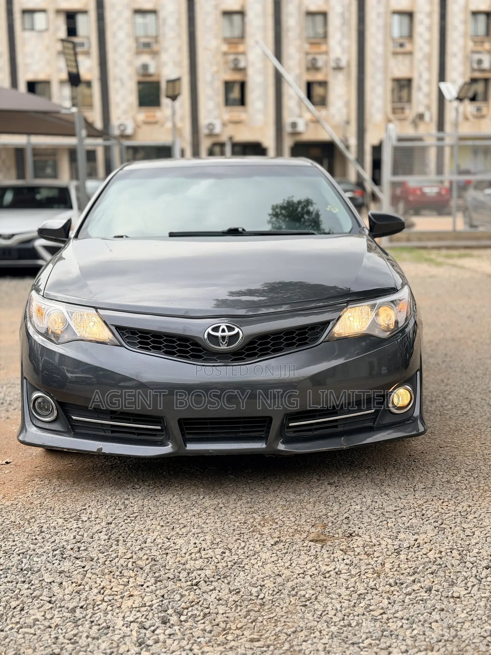 Toyota Camry SE 4dr Sedan (2.5L 4cyl 6A) 2012 Gray