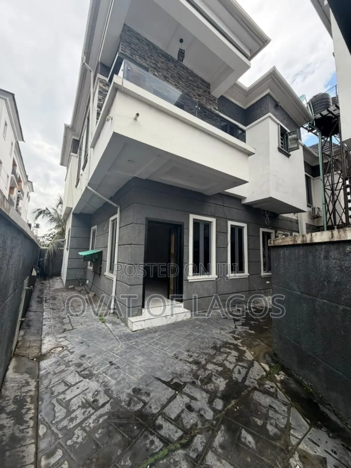 4bdrm Duplex in Lekki Phase 1 for rent