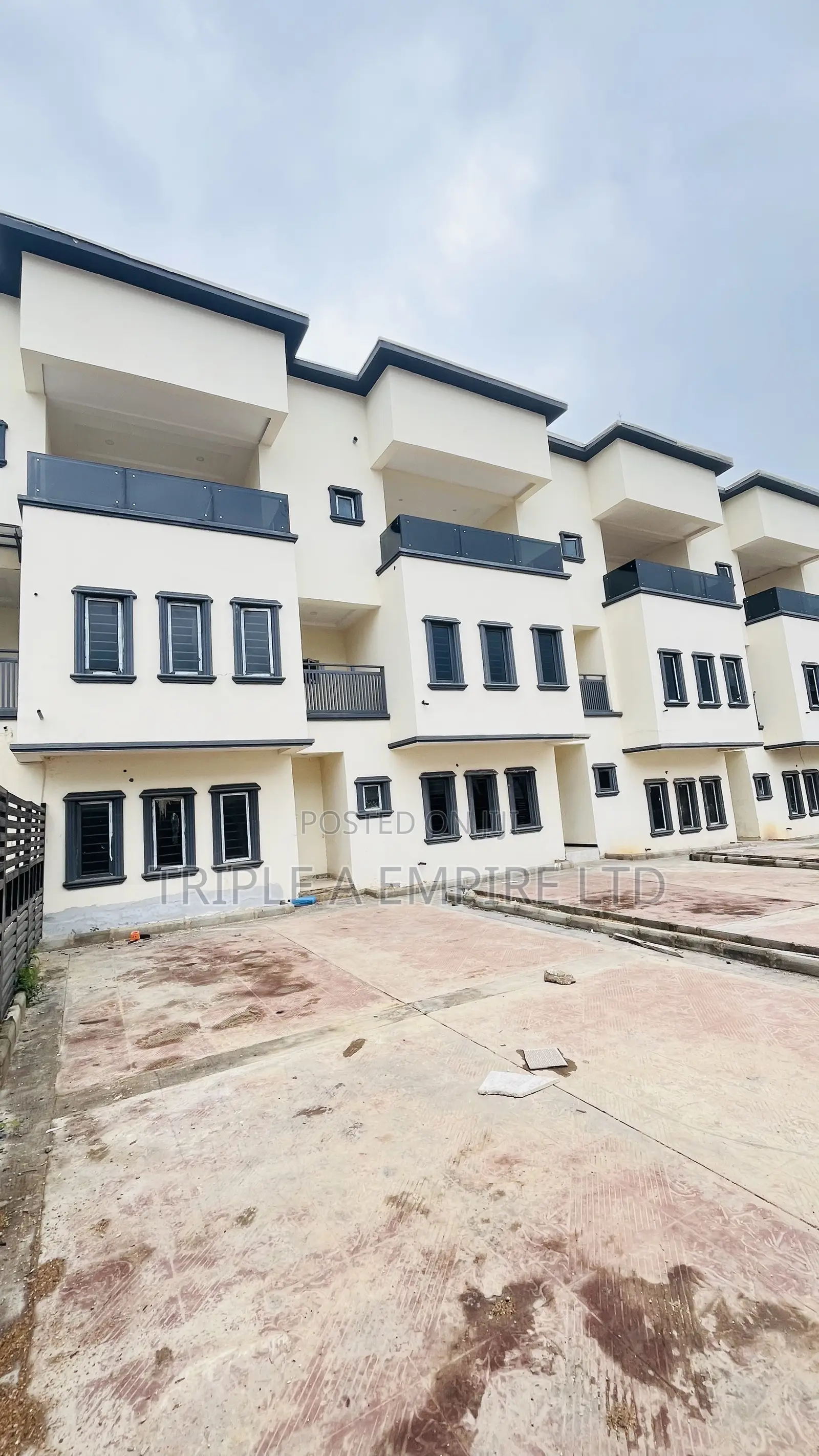 4bdrm Townhouse/Terrace in Katampe (Main) for sale