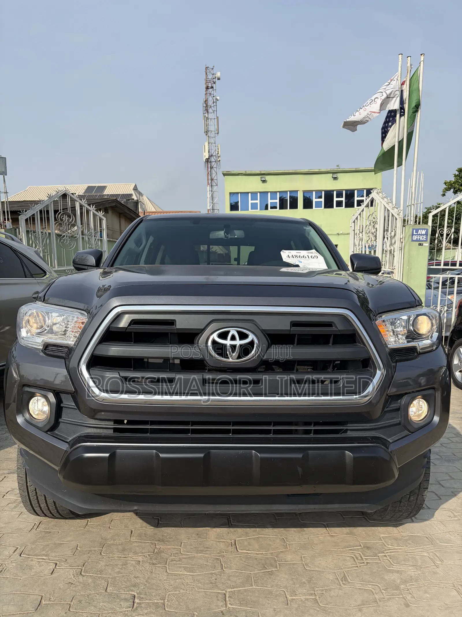 Toyota Tacoma SR5 2017 Gray