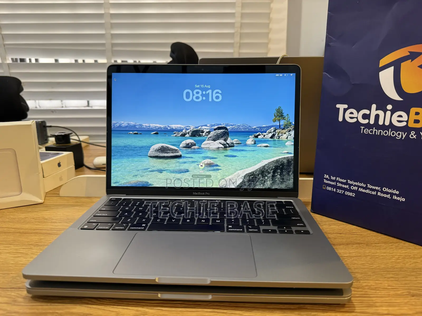 Laptop Apple MacBook Pro 2022 M2 8GB Apple M2 SSD 256GB
