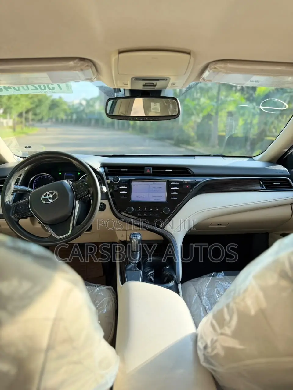 Toyota Camry LE (2.5L 4cyl 8A) 2019 White