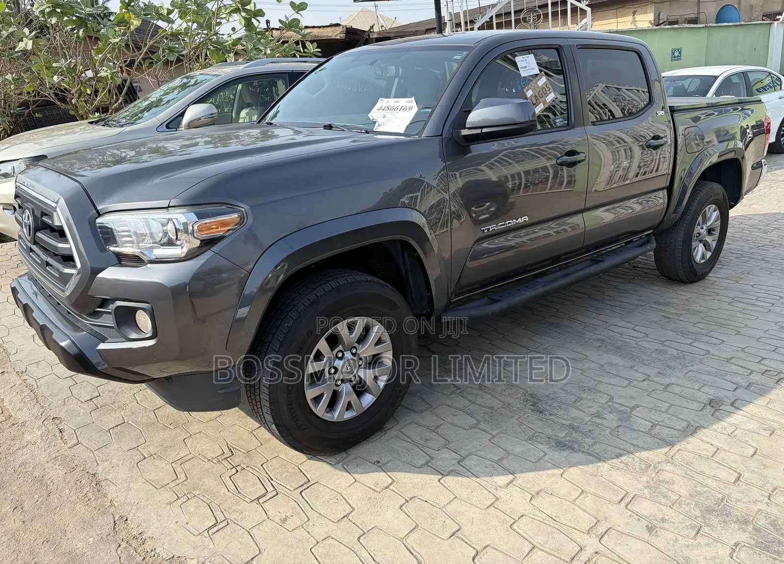 Toyota Tacoma SR5 2017 Gray