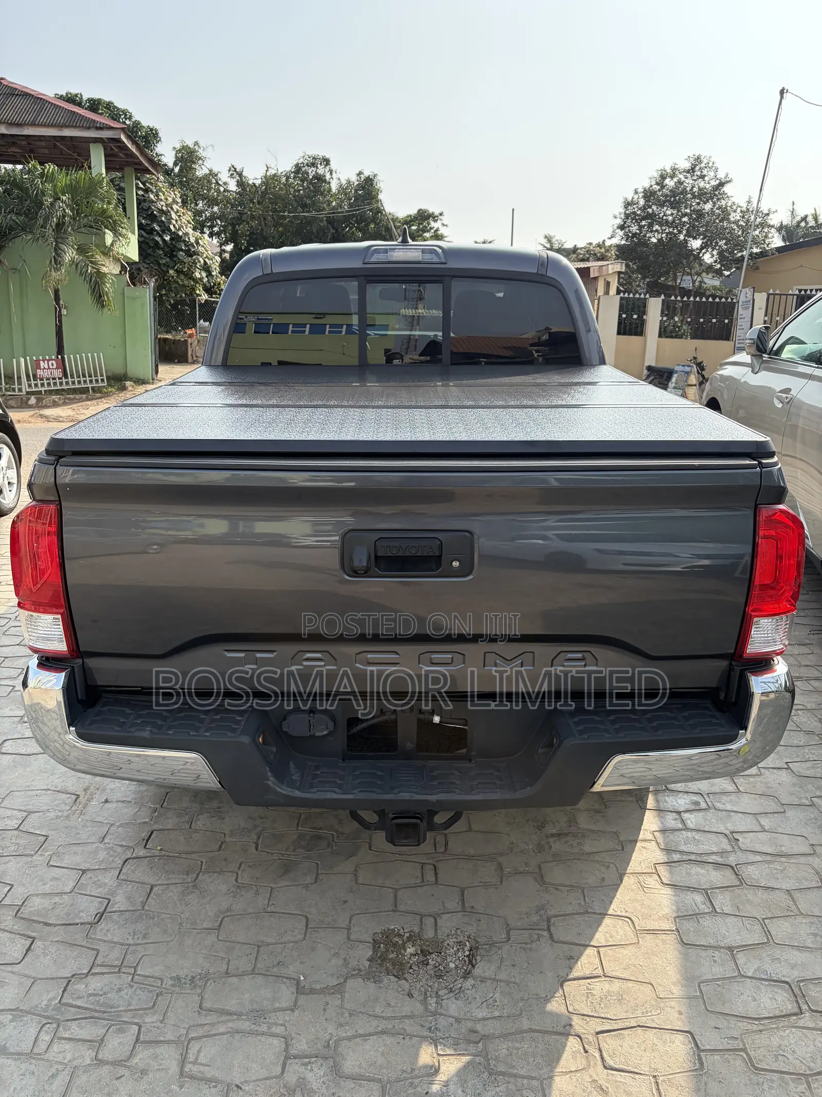 Toyota Tacoma SR5 2017 Gray