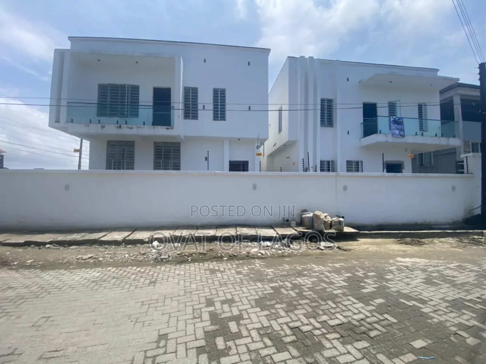 5bdrm Duplex in Ikota for sale