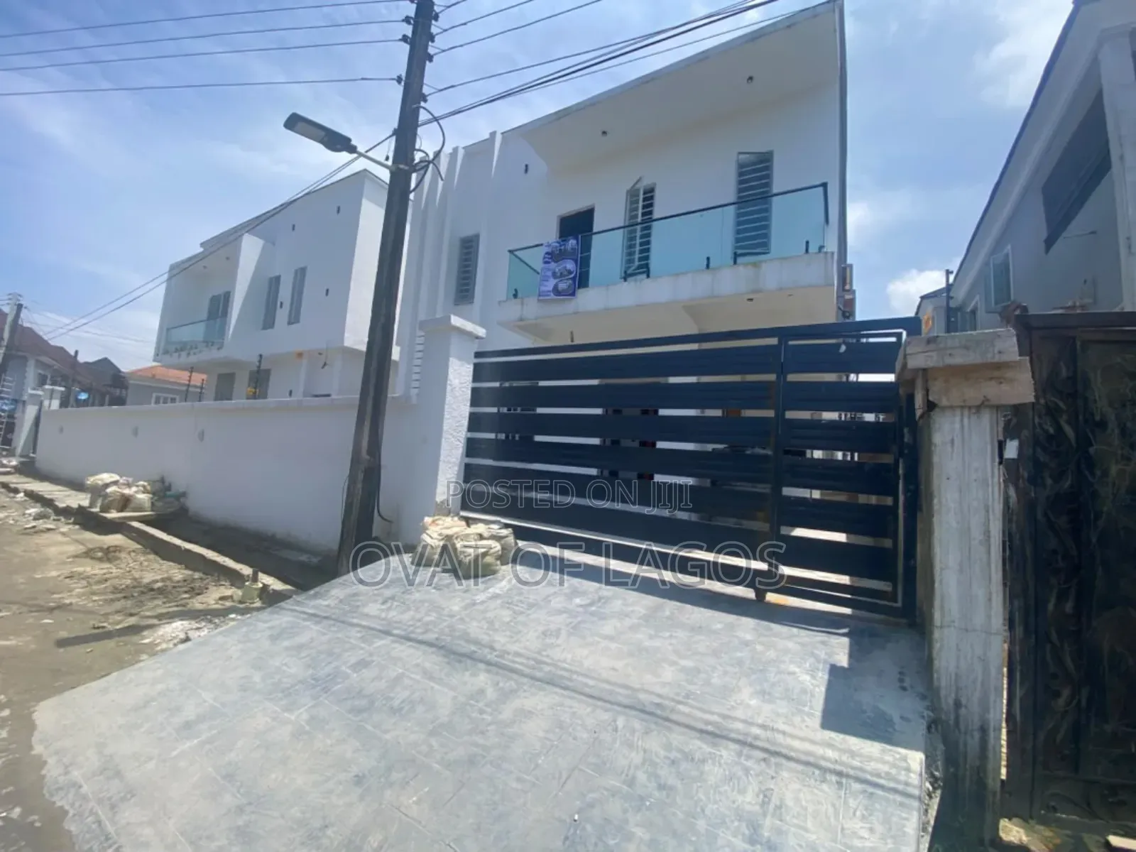 5bdrm Duplex in Ikota for sale