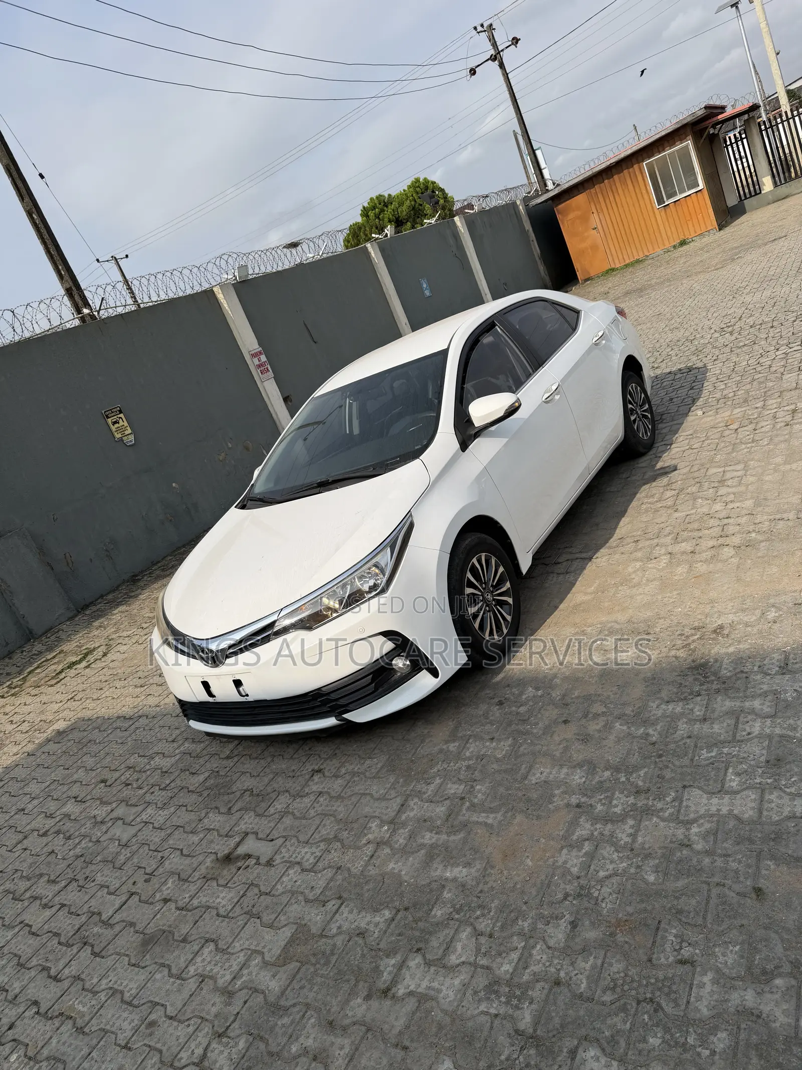 Toyota Corolla LE 2020 White