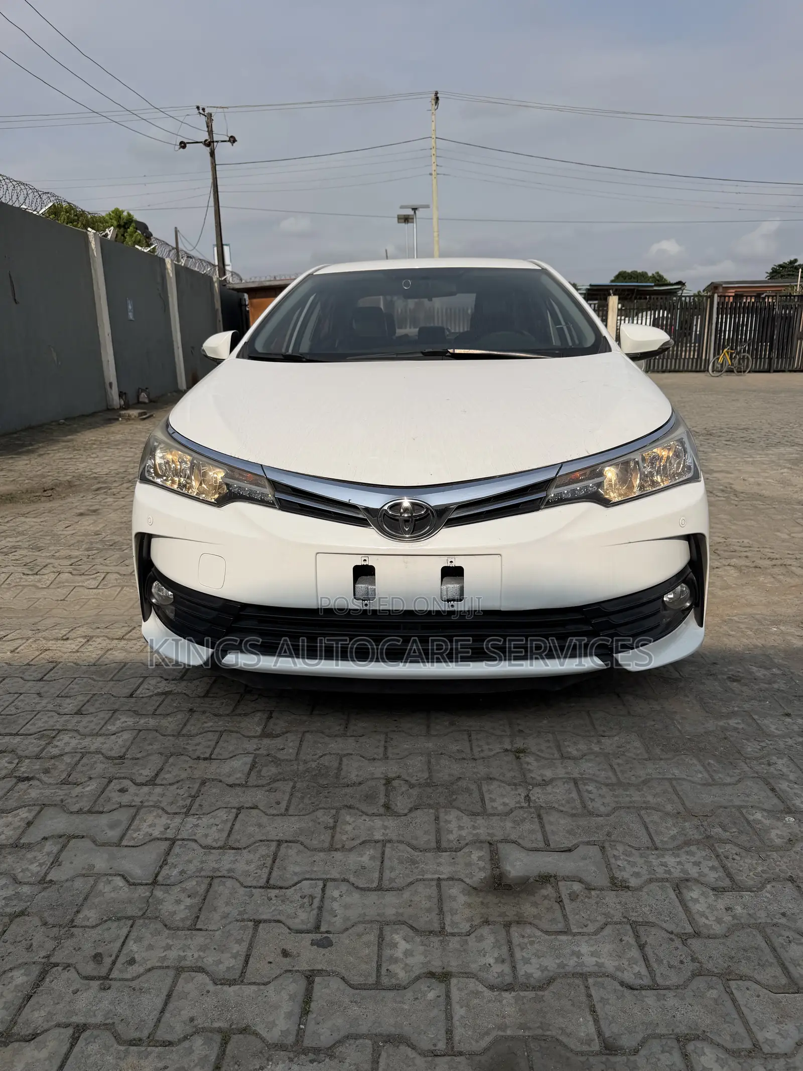 Toyota Corolla LE 2020 White