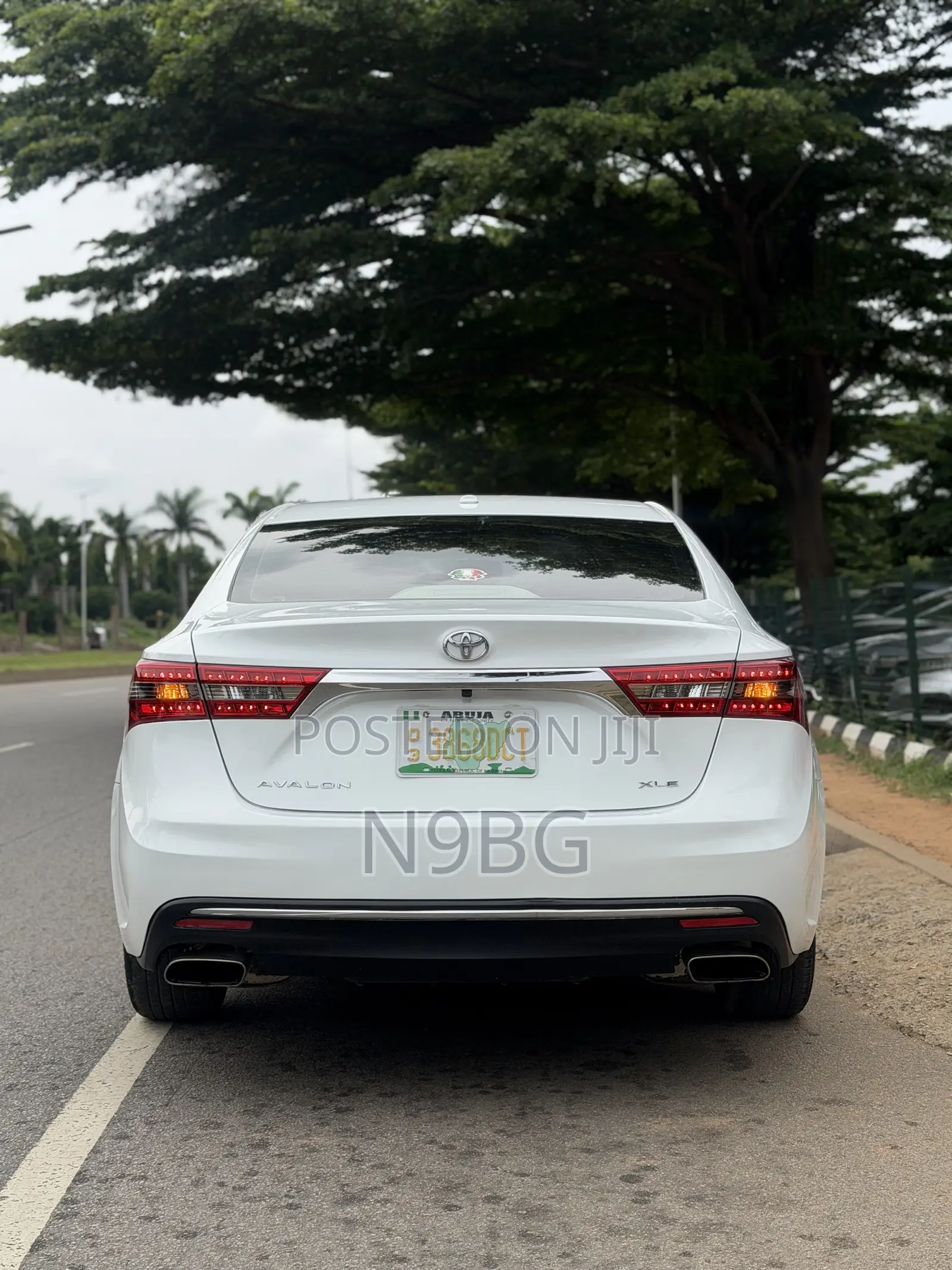 Toyota Avalon XLE FWDSedan (3.6L 6cyl 6A) 2016 White