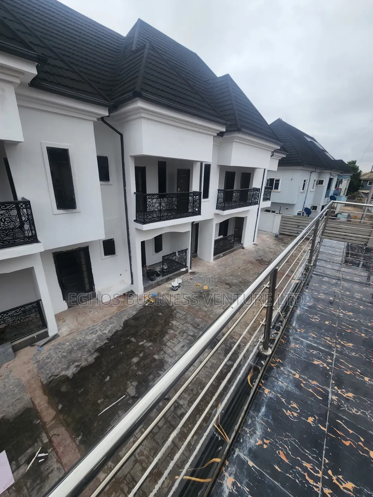 11bdrm Block of Flats in Mtn Mast Ugbor Gra, Benin City for sale