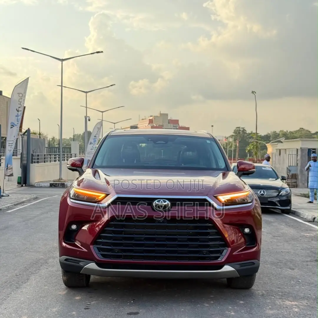 Toyota Highlander Platinum AWD 2024 Red