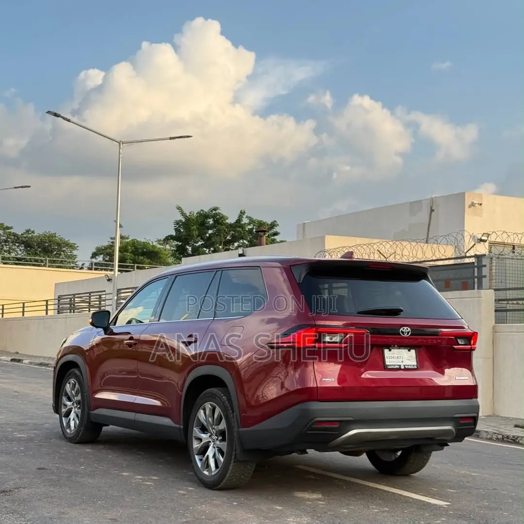 Toyota Highlander Platinum AWD 2024 Red