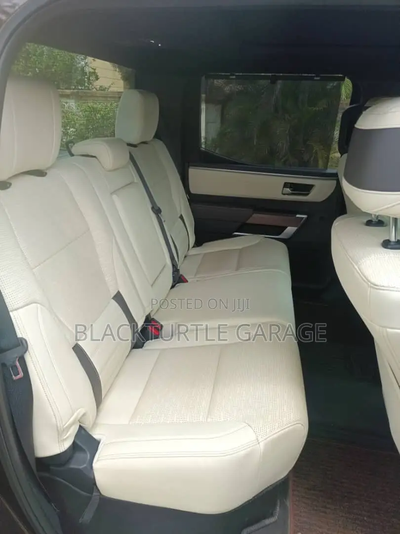 Toyota Tundra 2022 Black