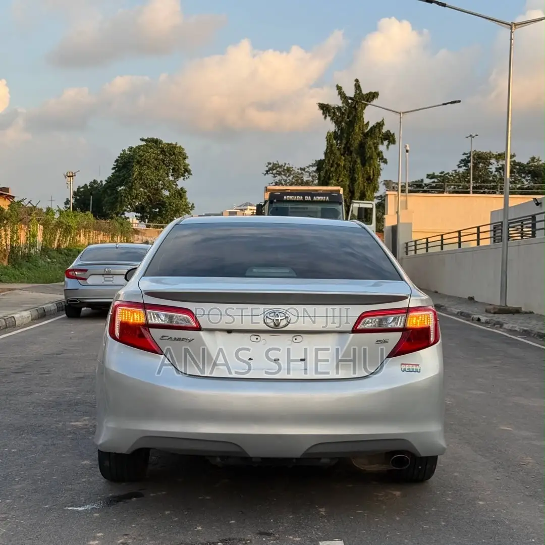Toyota Camry SE 4dr Sedan (2.5L 4cyl 6A) 2014 Silver