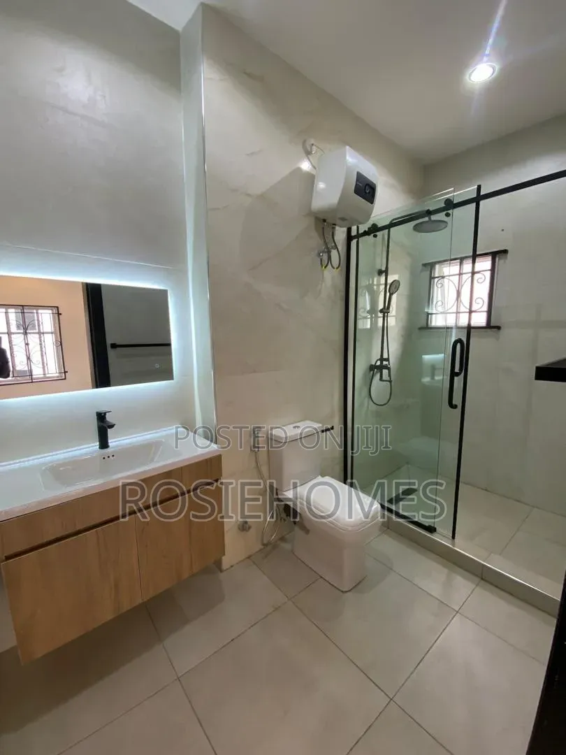 5bdrm Duplex in Chevron for sale