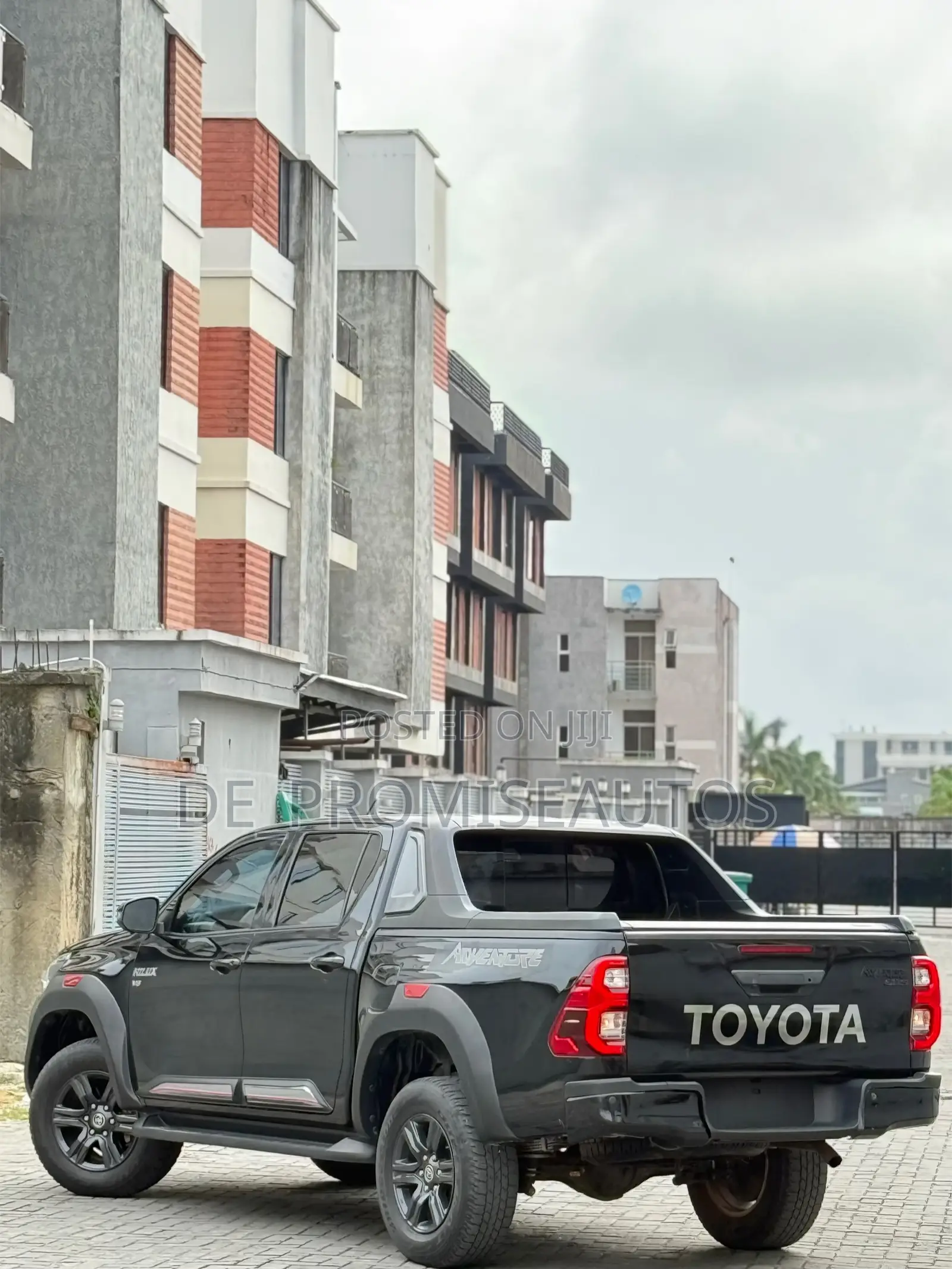 Toyota Hilux 2024 Black