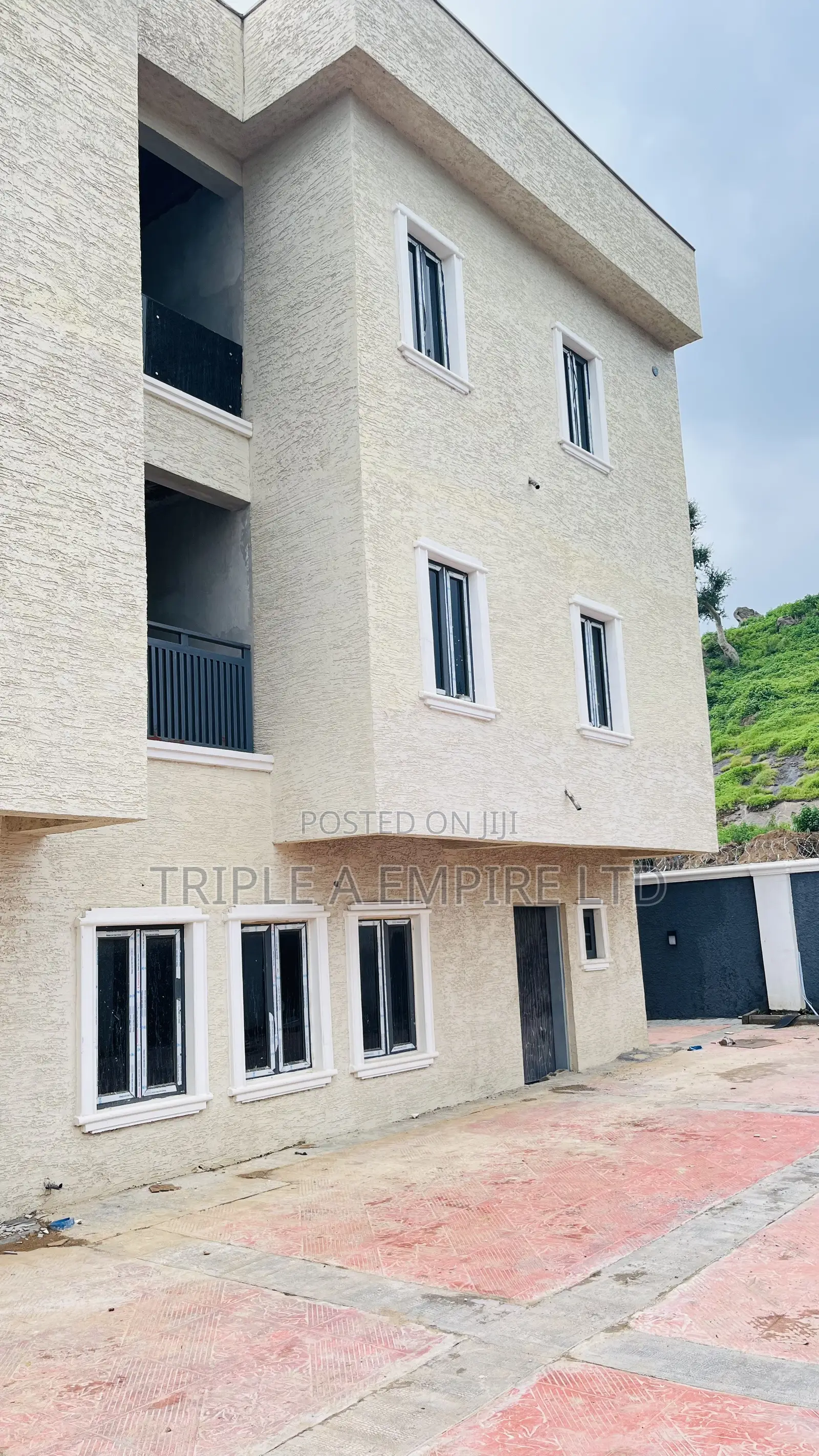 4bdrm Townhouse/Terrace in Katampe (Main) for sale