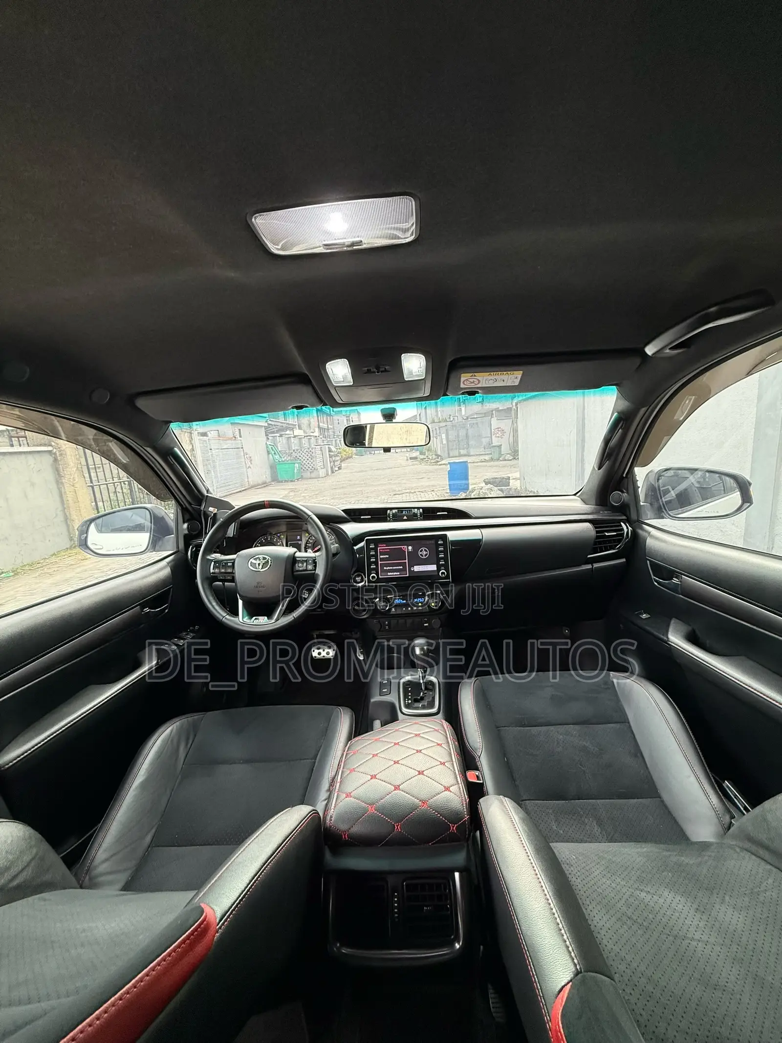 Toyota Hilux 2023 White