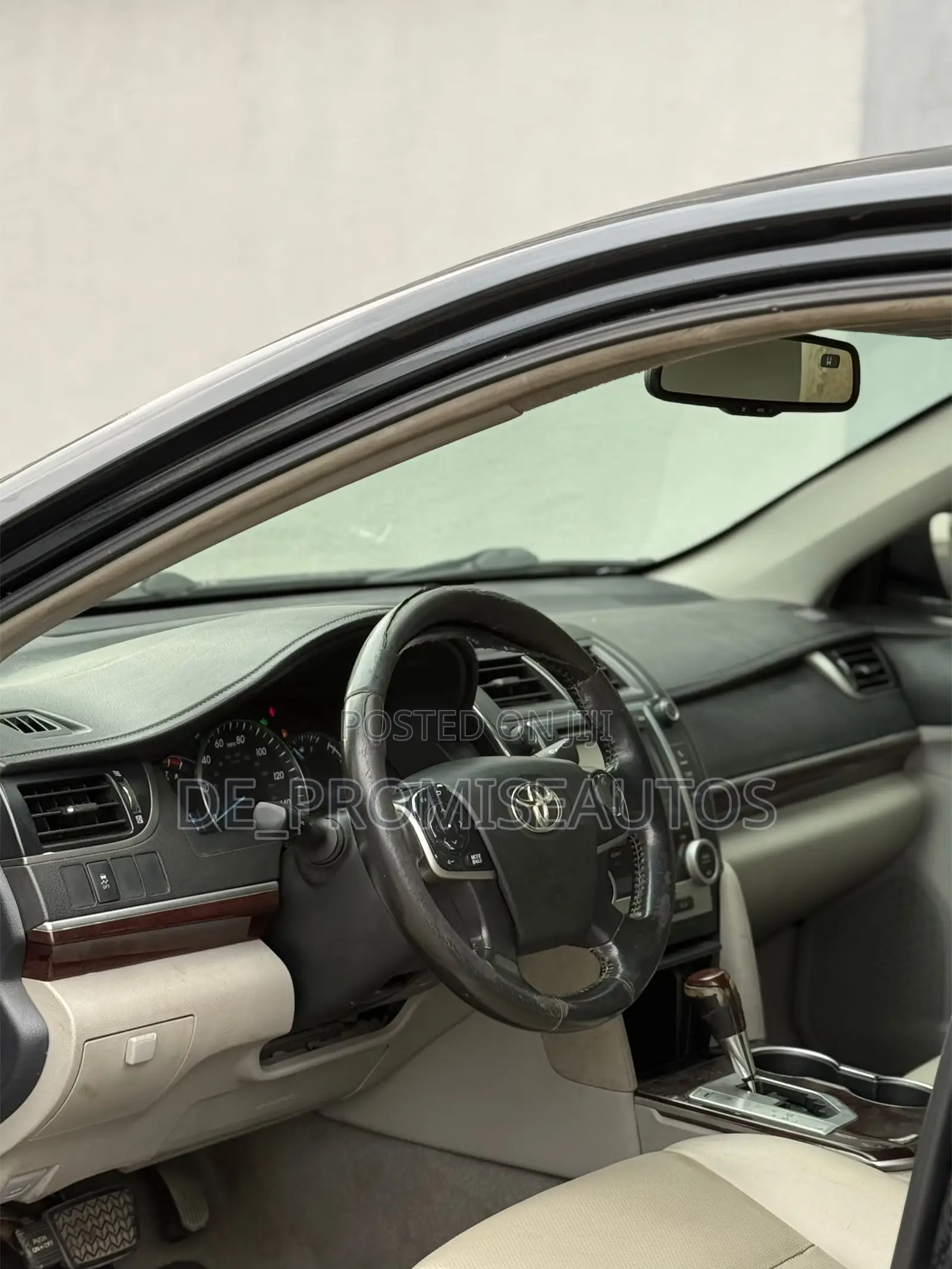 Toyota Camry XLE V6 4dr Sedan (3.5L 6cyl 6A) 2012 Gray