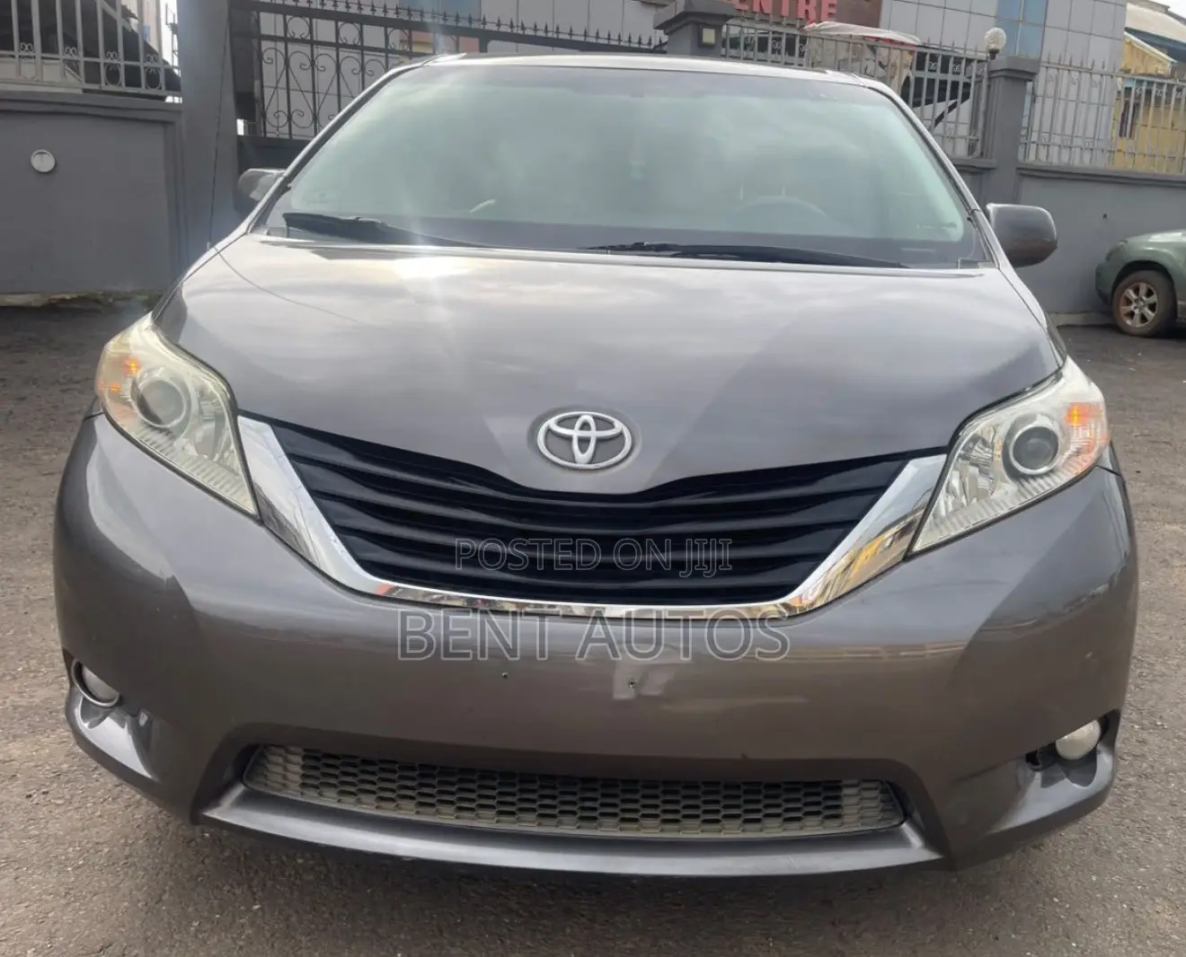 Toyota Sienna XLE 7 Passenger Mobility 2011 Gray