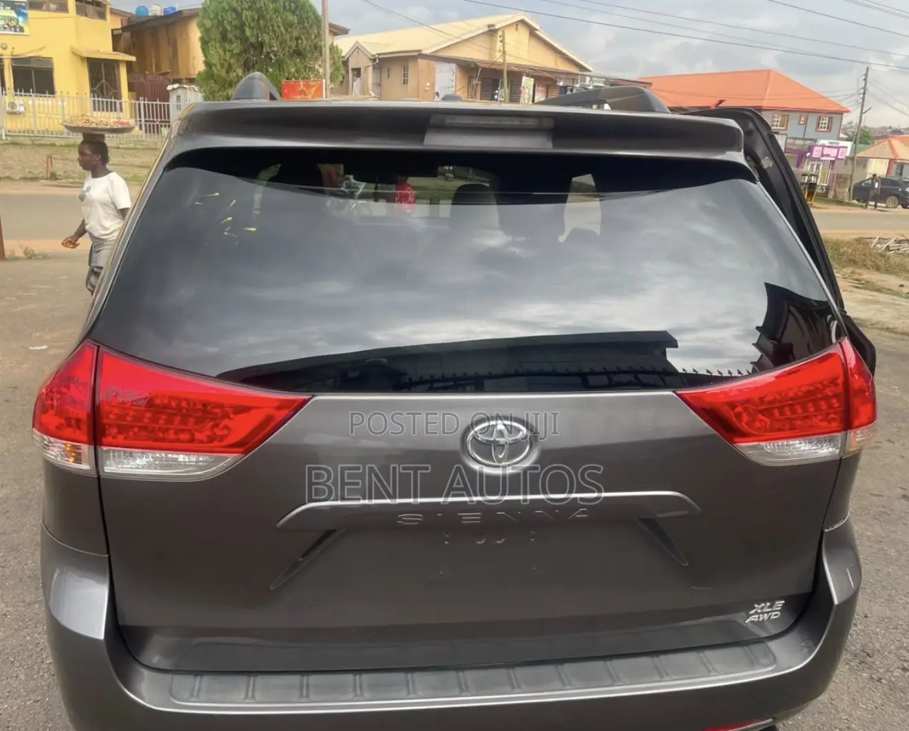 Toyota Sienna XLE 7 Passenger Mobility 2011 Gray