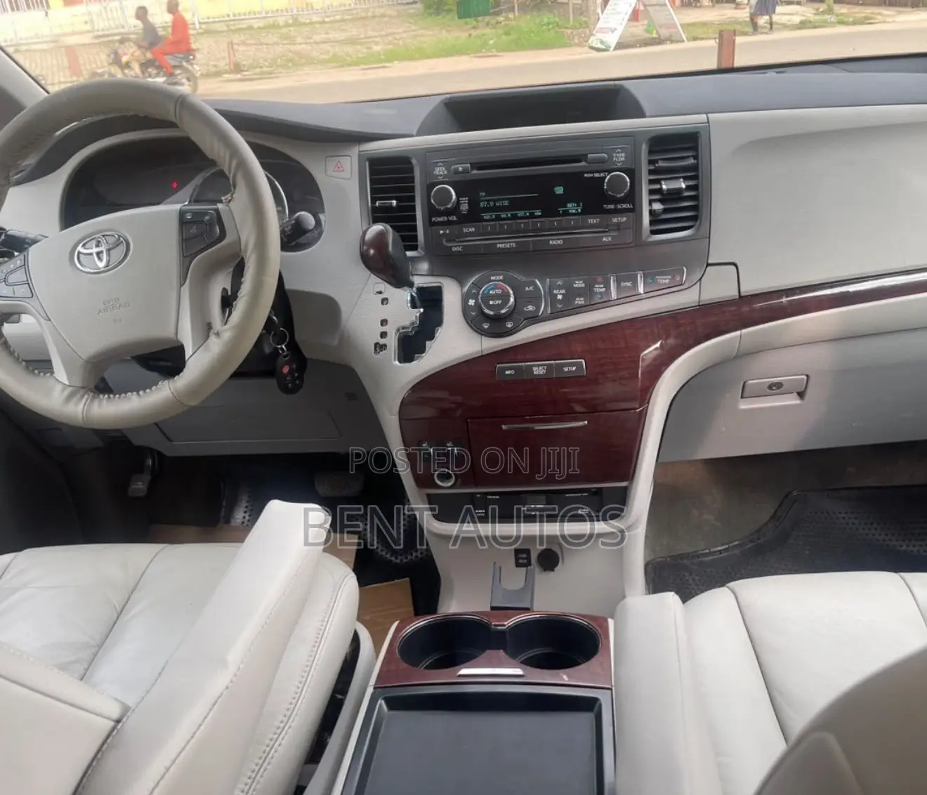 Toyota Sienna XLE 7 Passenger Mobility 2011 Gray