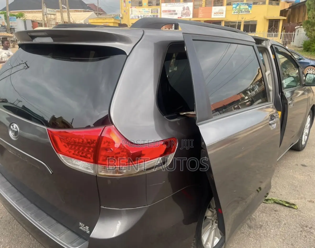 Toyota Sienna XLE 7 Passenger Mobility 2011 Gray