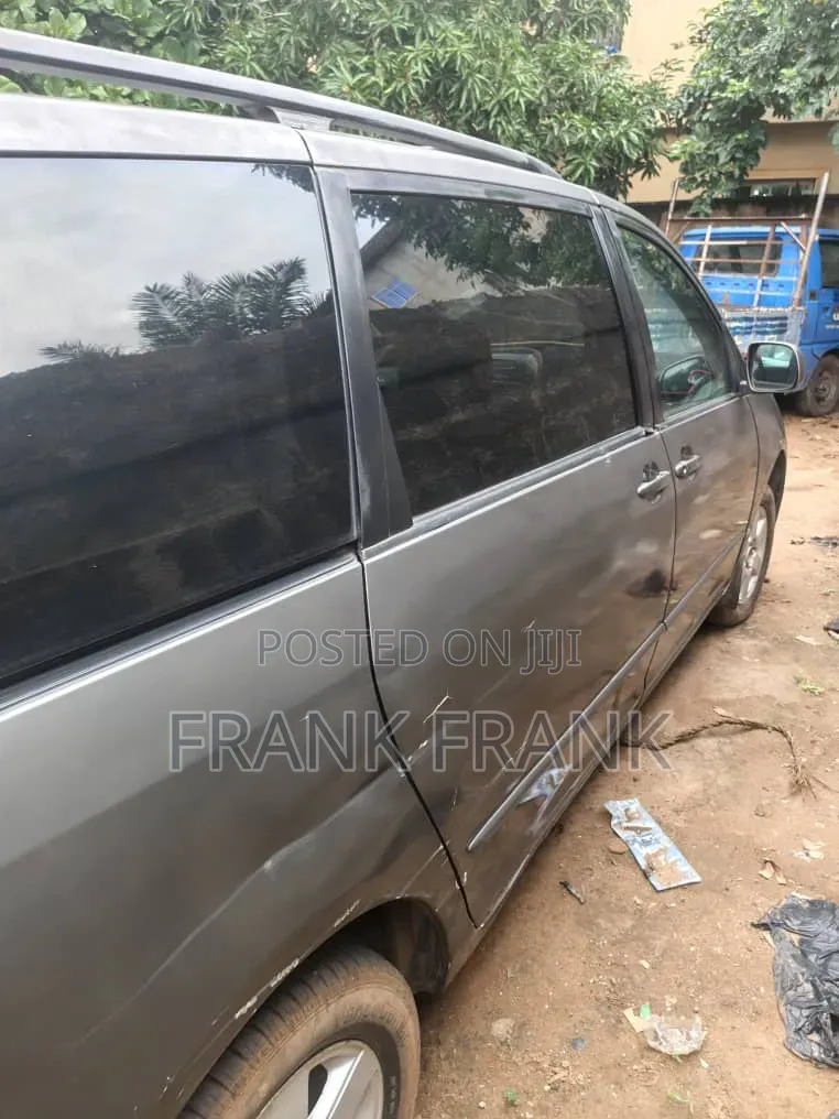 Toyota Sienna 2005 Gray