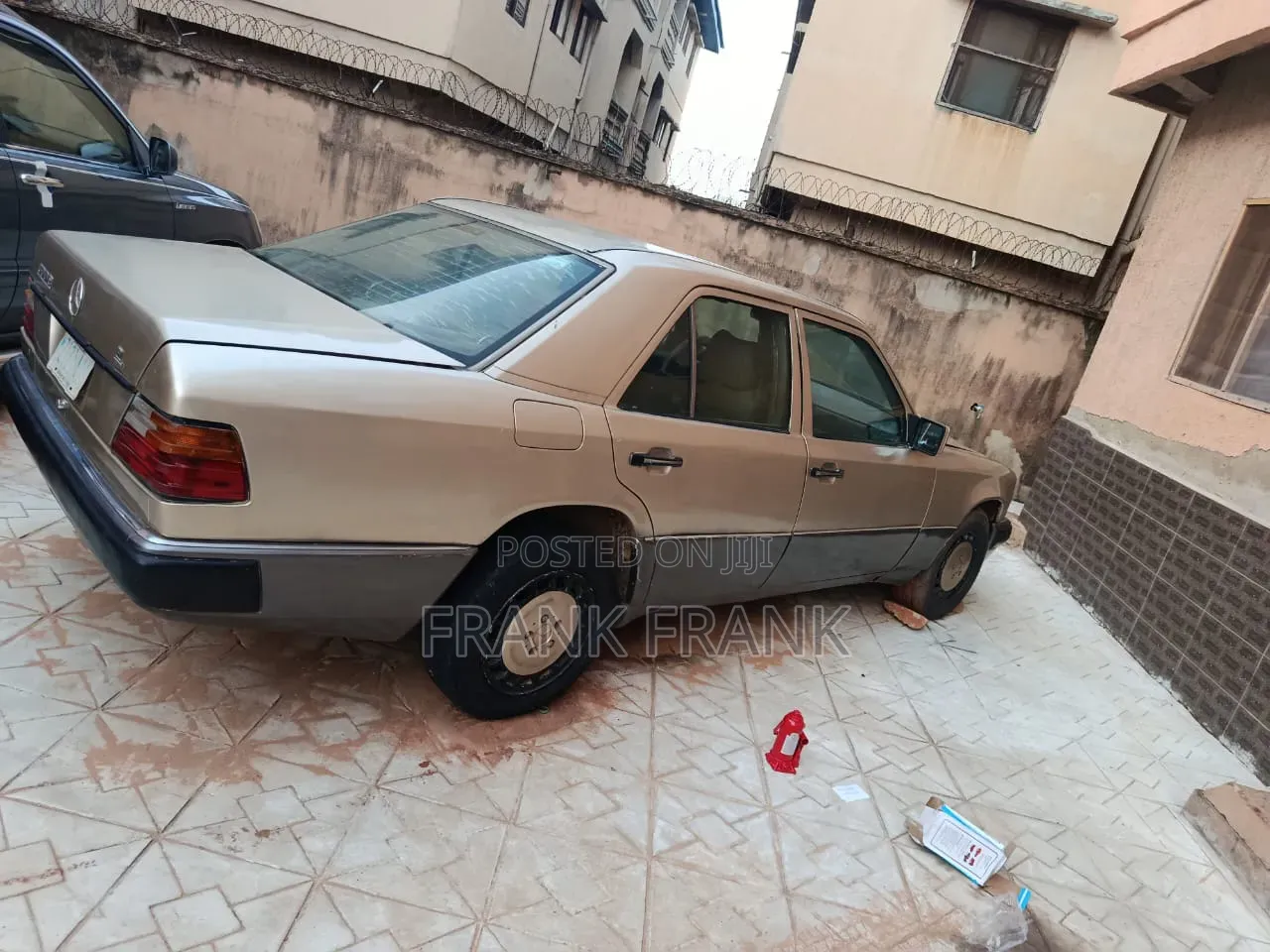 Mercedes-Benz 230E 1999 Gold