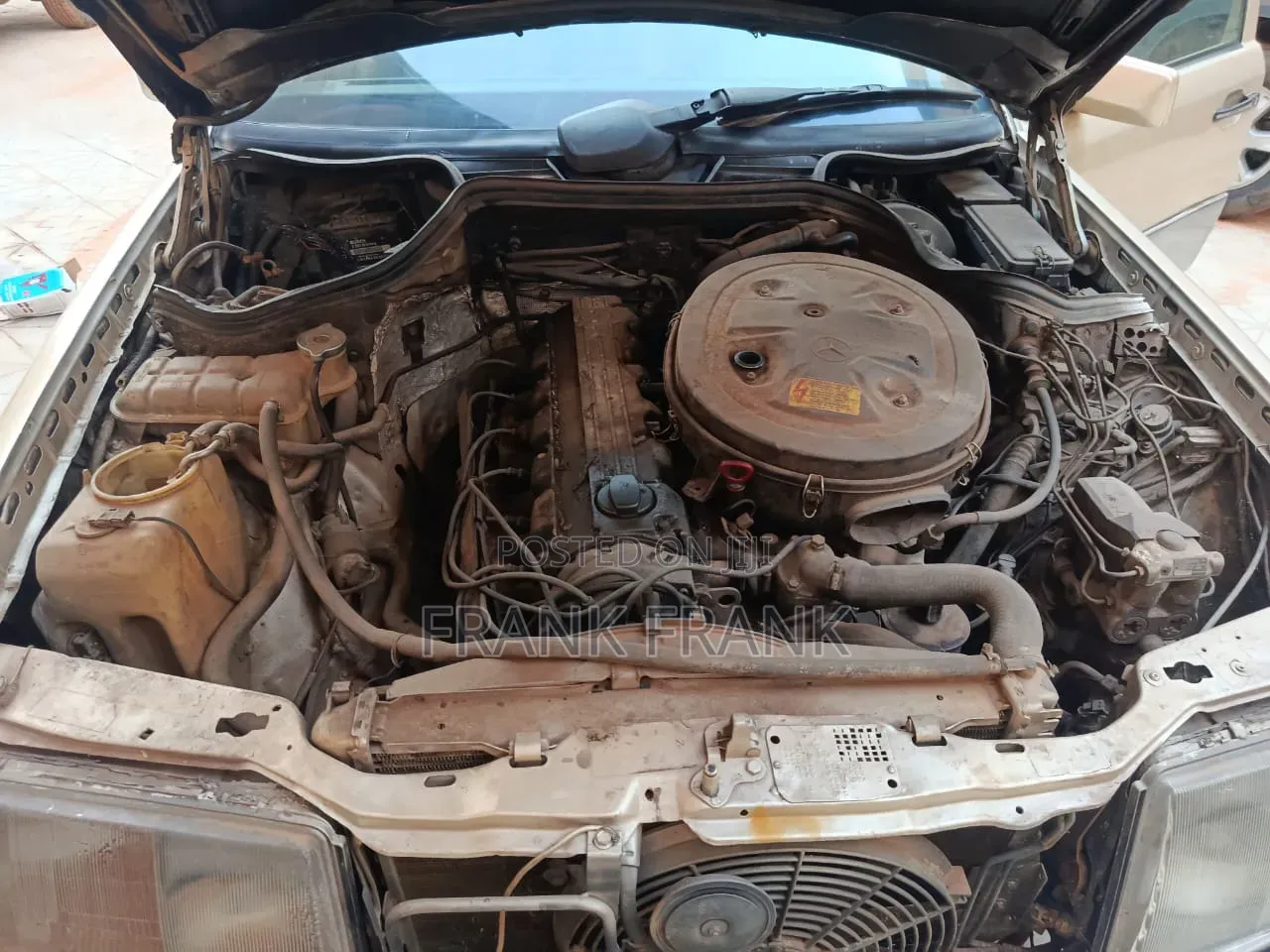 Mercedes-Benz 230E 1999 Gold