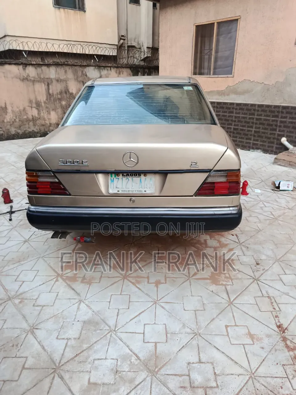 Mercedes-Benz 230E 1999 Gold
