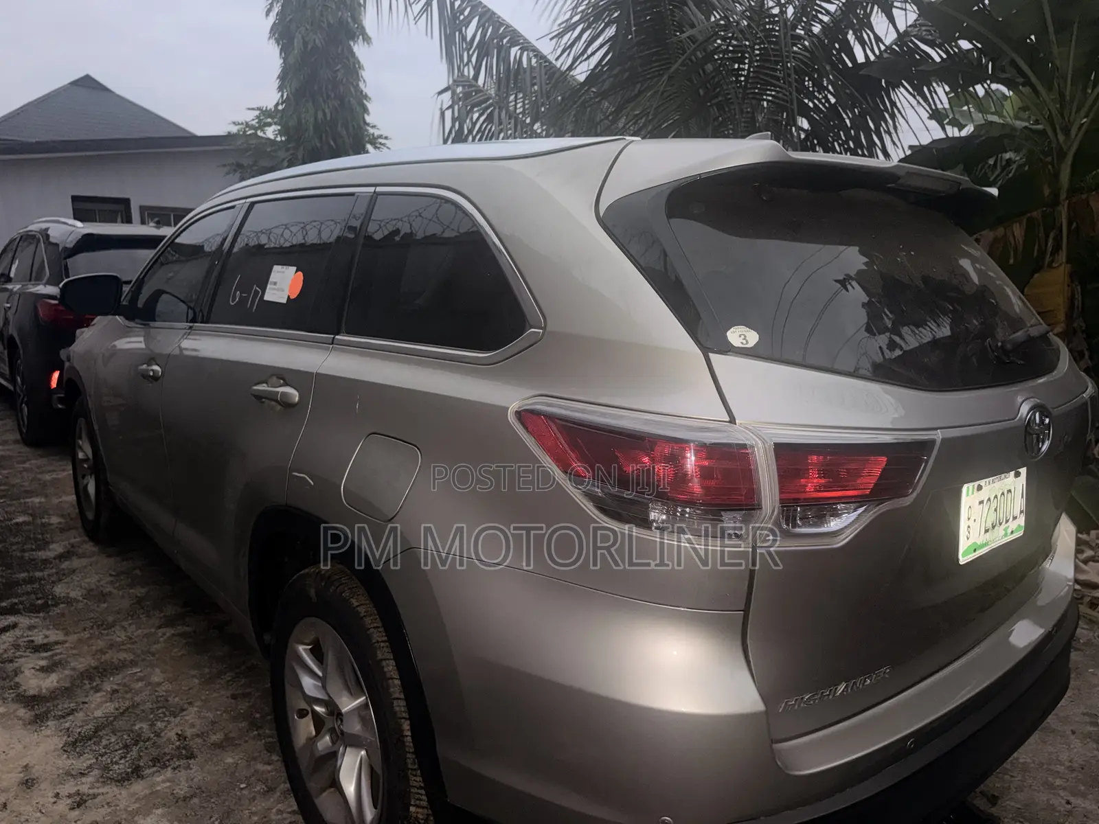 Toyota Highlander Limited Platinum V6 4x2 (3.5L 6cyl 6A) 2016 Gold