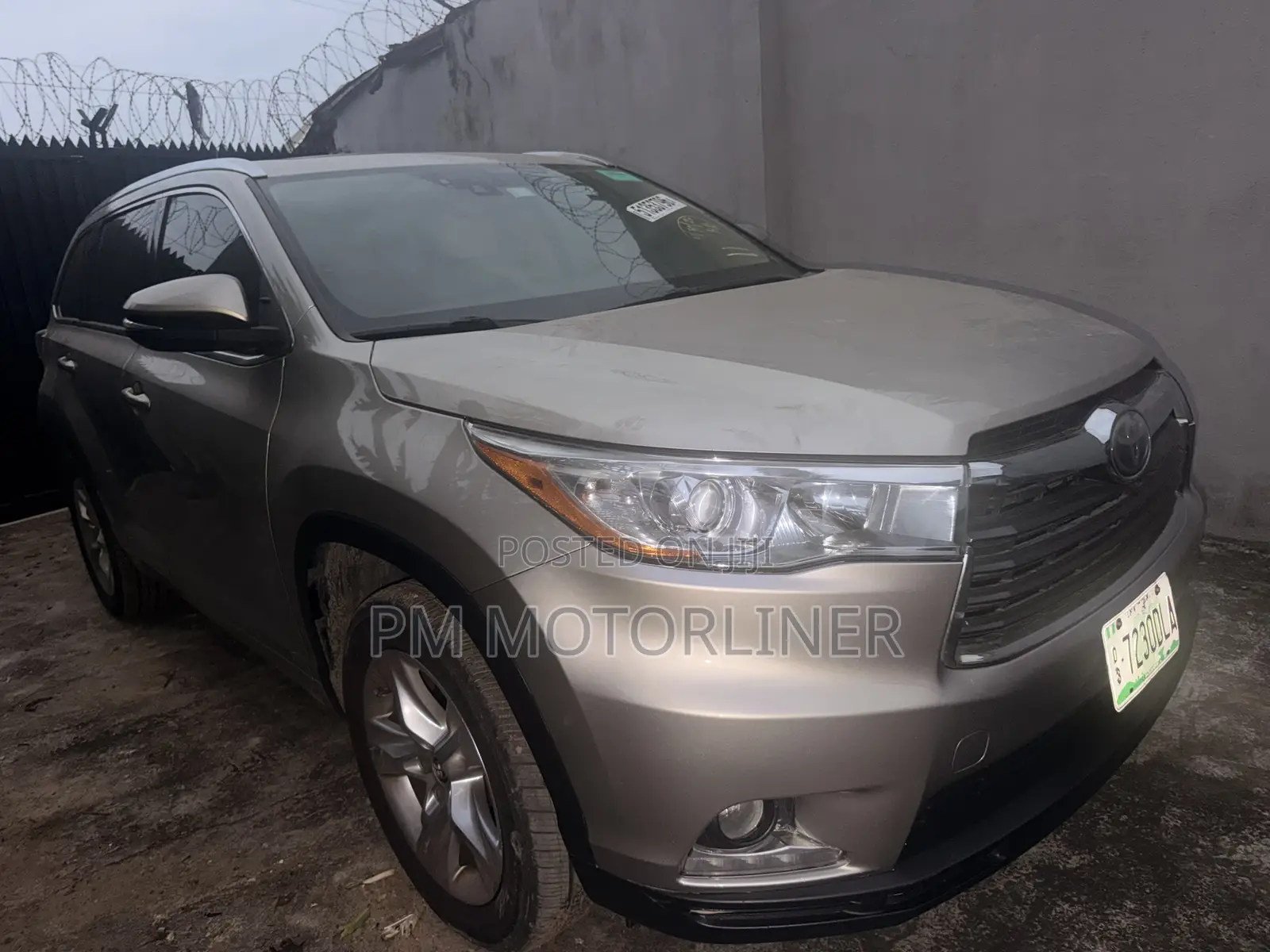 Toyota Highlander Limited Platinum V6 4x2 (3.5L 6cyl 6A) 2016 Gold