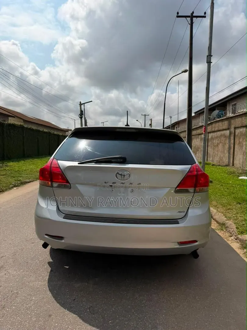 Toyota Venza 2010 Silver