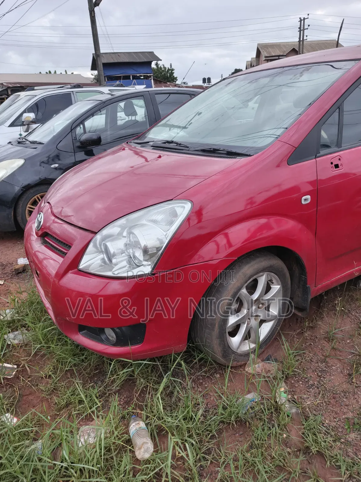 Toyota Verso 2009 Red