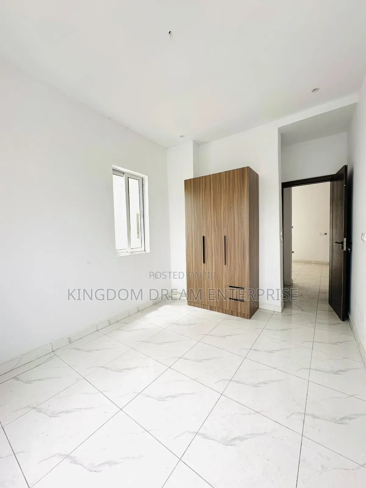 3bdrm Apartment in Lekki Phase 1 Right for sale