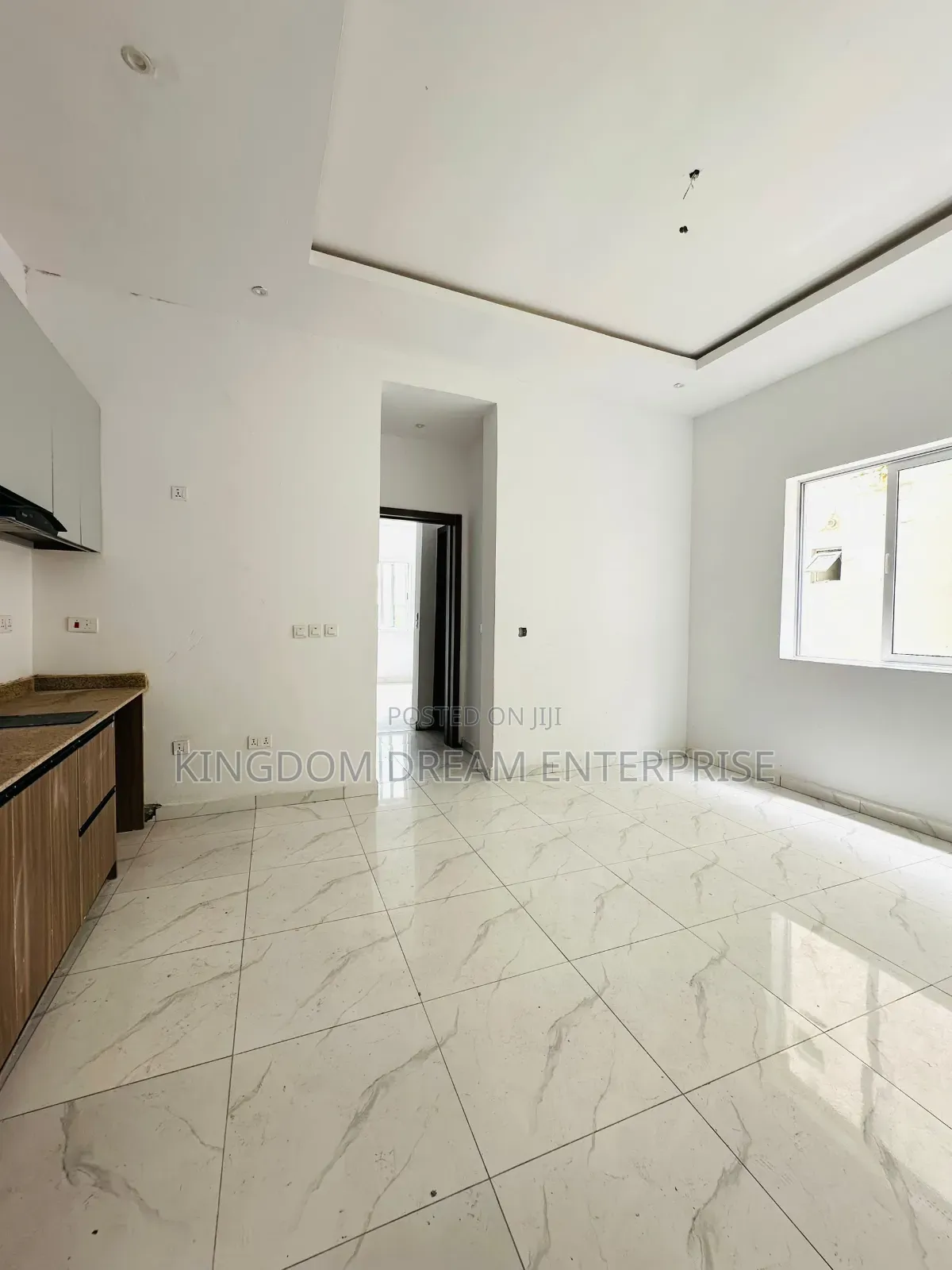 3bdrm Apartment in Lekki Phase 1 Right for sale