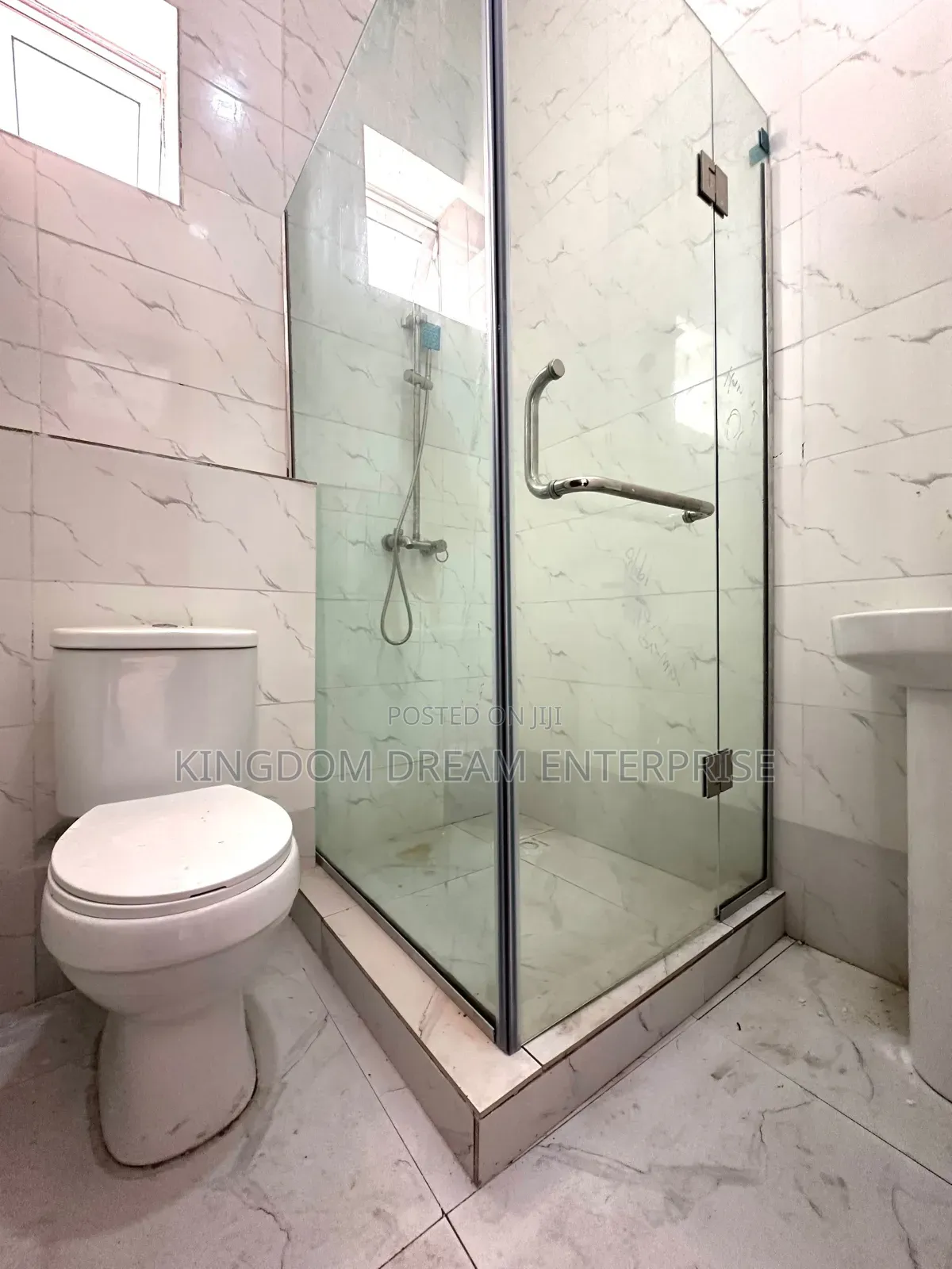 3bdrm Apartment in Lekki Phase 1 Right for sale