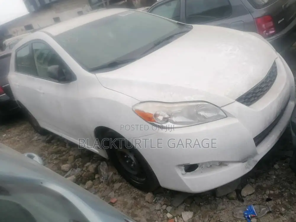 Toyota Matrix 2012 White