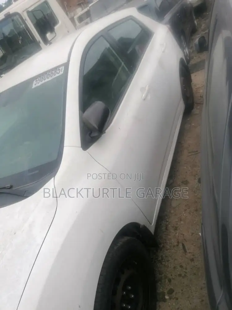 Toyota Matrix 2012 White