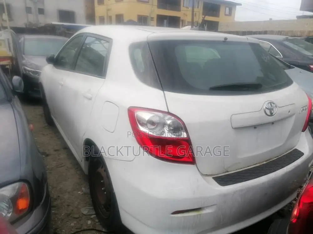 Toyota Matrix 2012 White