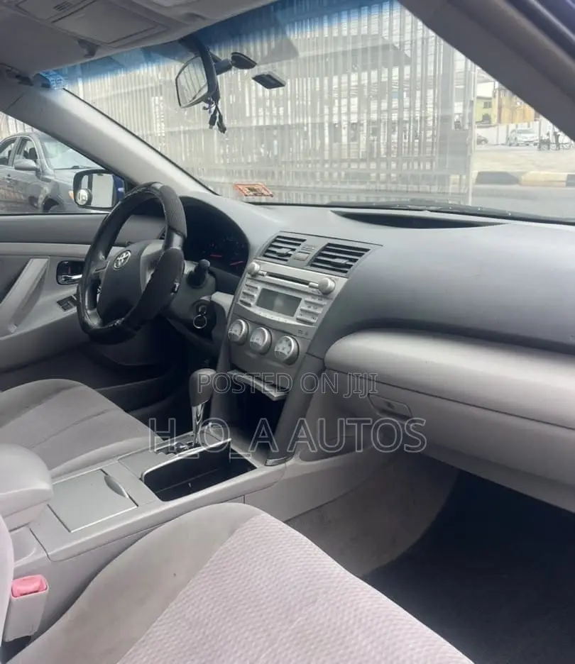 Toyota Camry LE 4dr Sedan (2.5L 4cyl 6AM) 2010 Blue