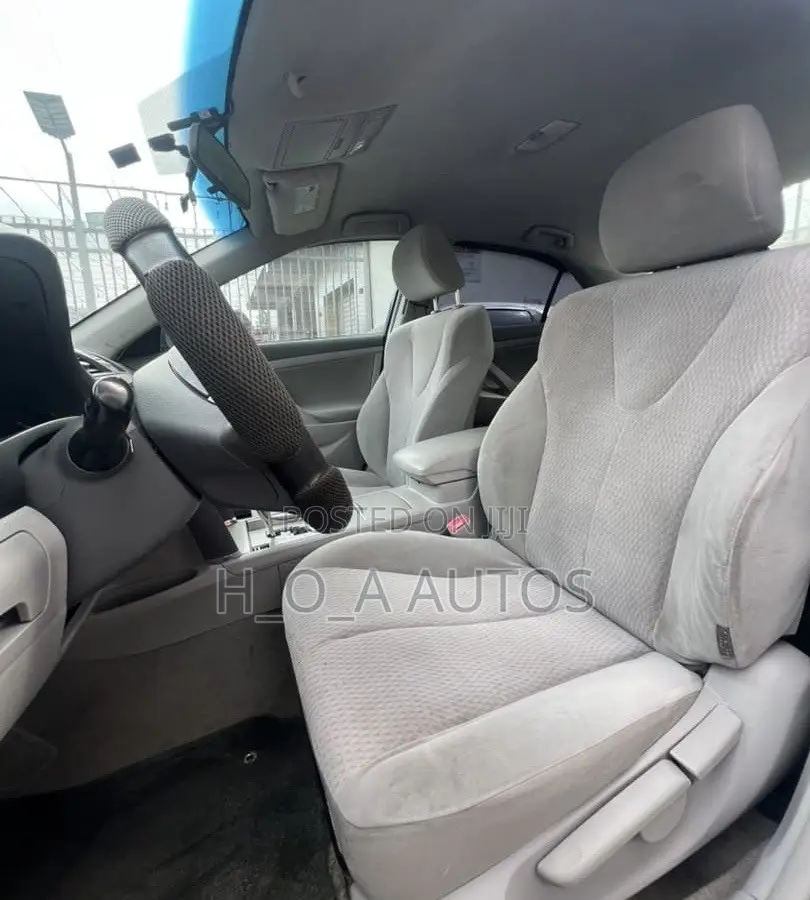 Toyota Camry LE 4dr Sedan (2.5L 4cyl 6AM) 2010 Blue