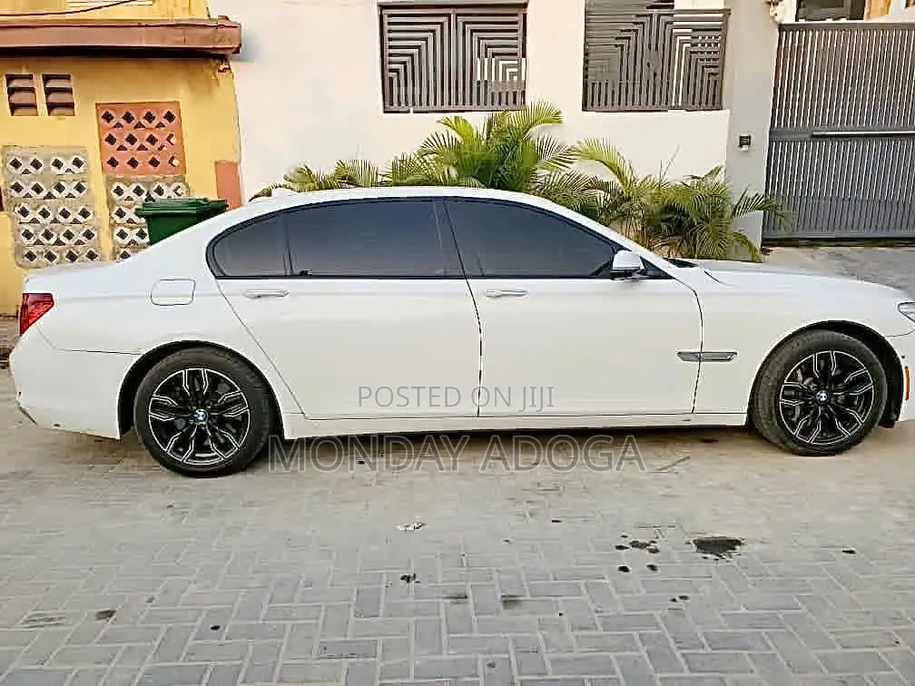 BMW 7 Series 750Li xDrive 4dr Sedan AWD (4.4L 8cyl Turbo 8A) 2014 White