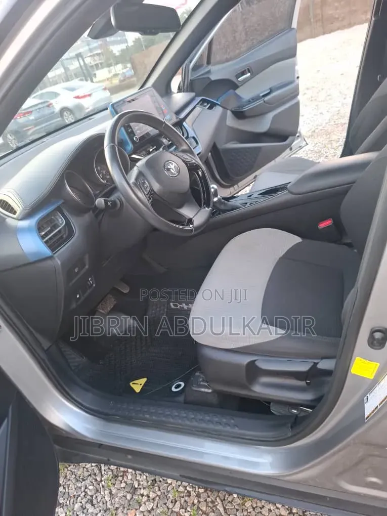 Toyota C-HR XLE Prermium FWD (2.0L 4cyl 2AM) 2018 Silver