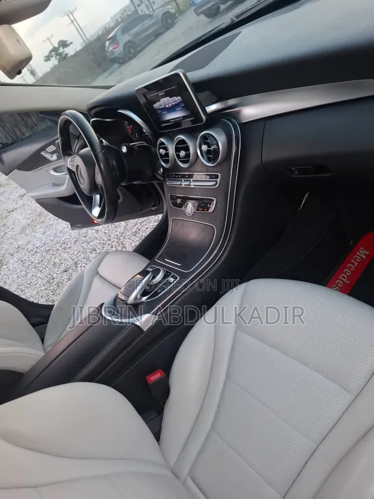 Mercedes-Benz C300 2016 Black