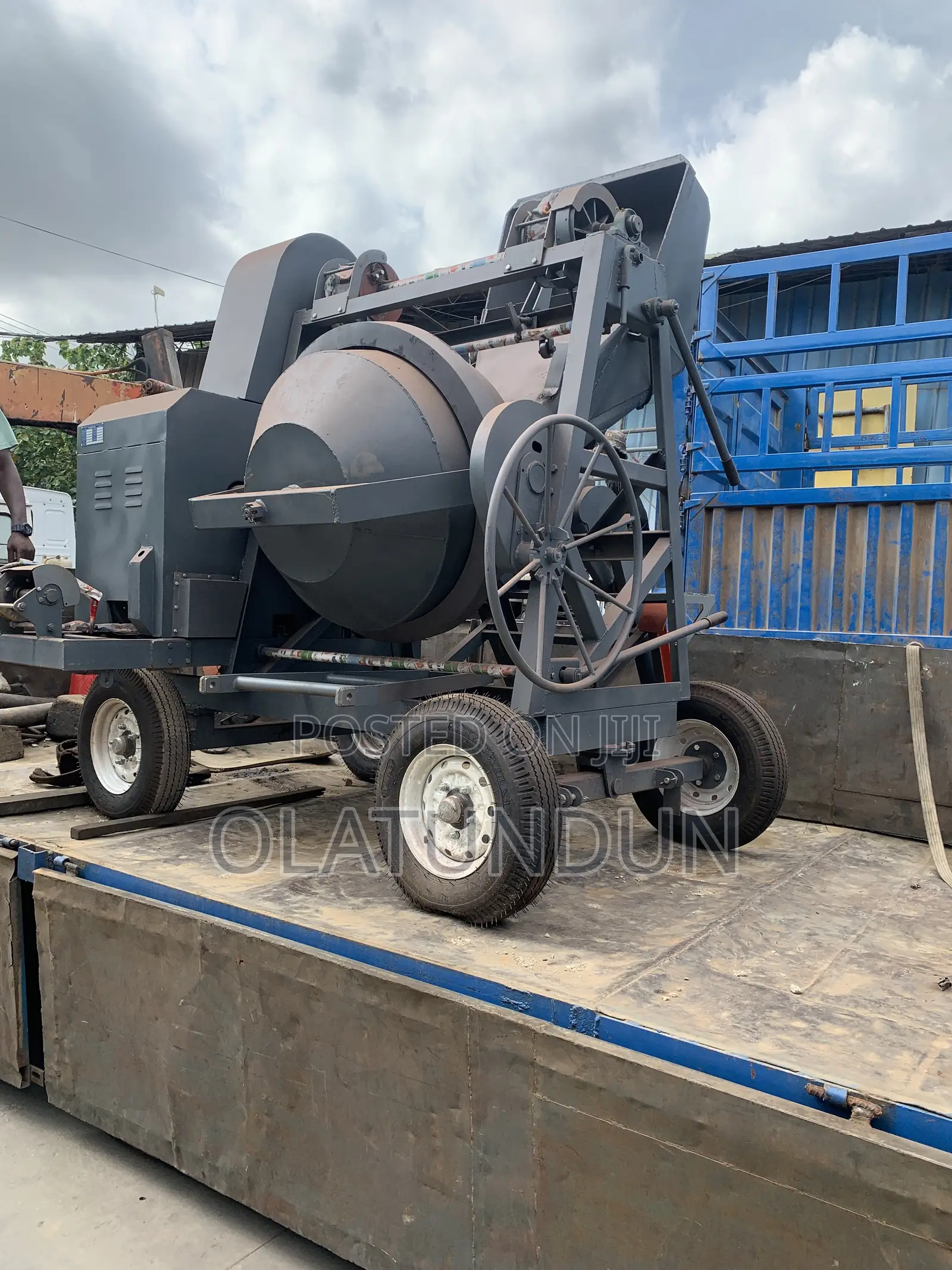 Crane Concrete Mixer