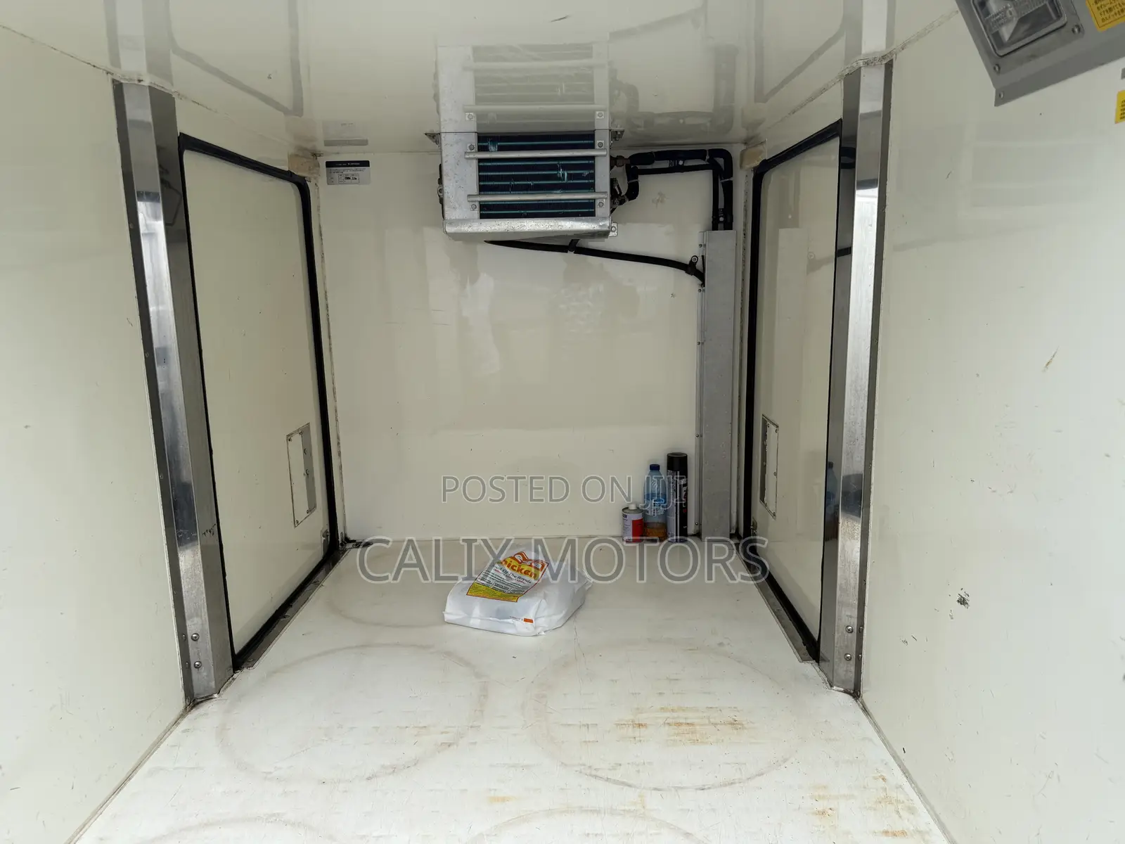 Foreign Used Daihatsu Hijet Cooling Truck.