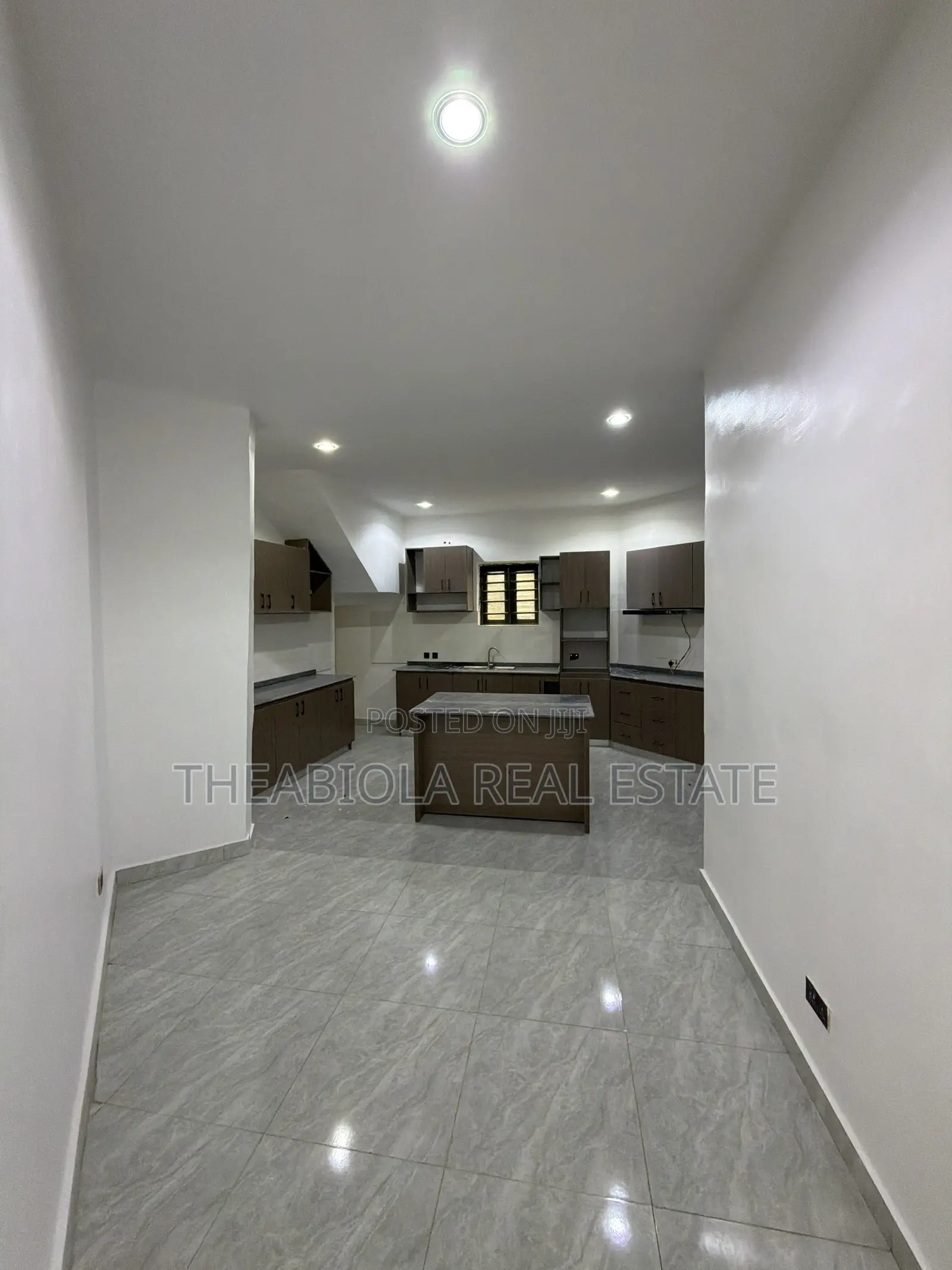4bdrm Maisonette in Wuye, Abuja for rent